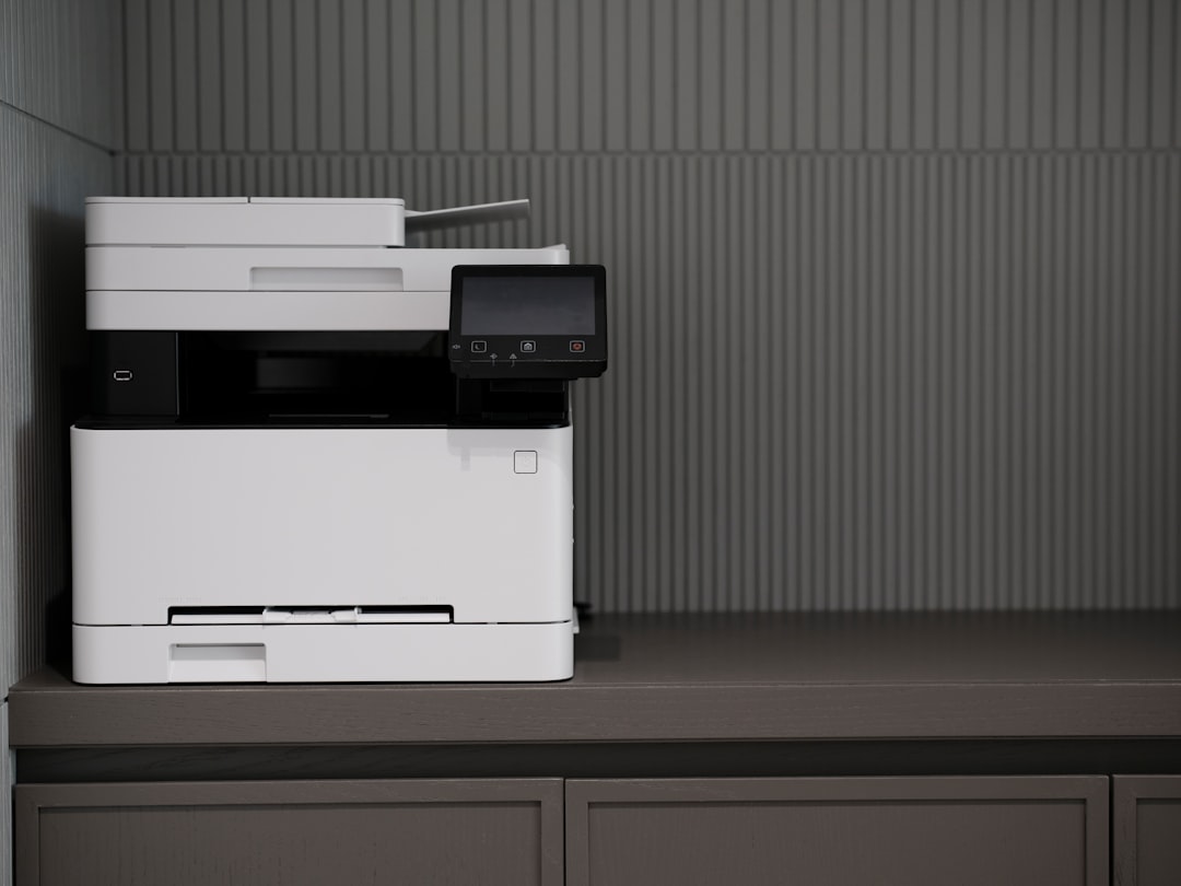 Laser vs. Inkjet: Costuri reale de întreținere per pagină – Ghidul imprimantelor