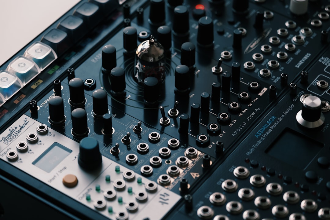 Photo modular vs non-modular sources